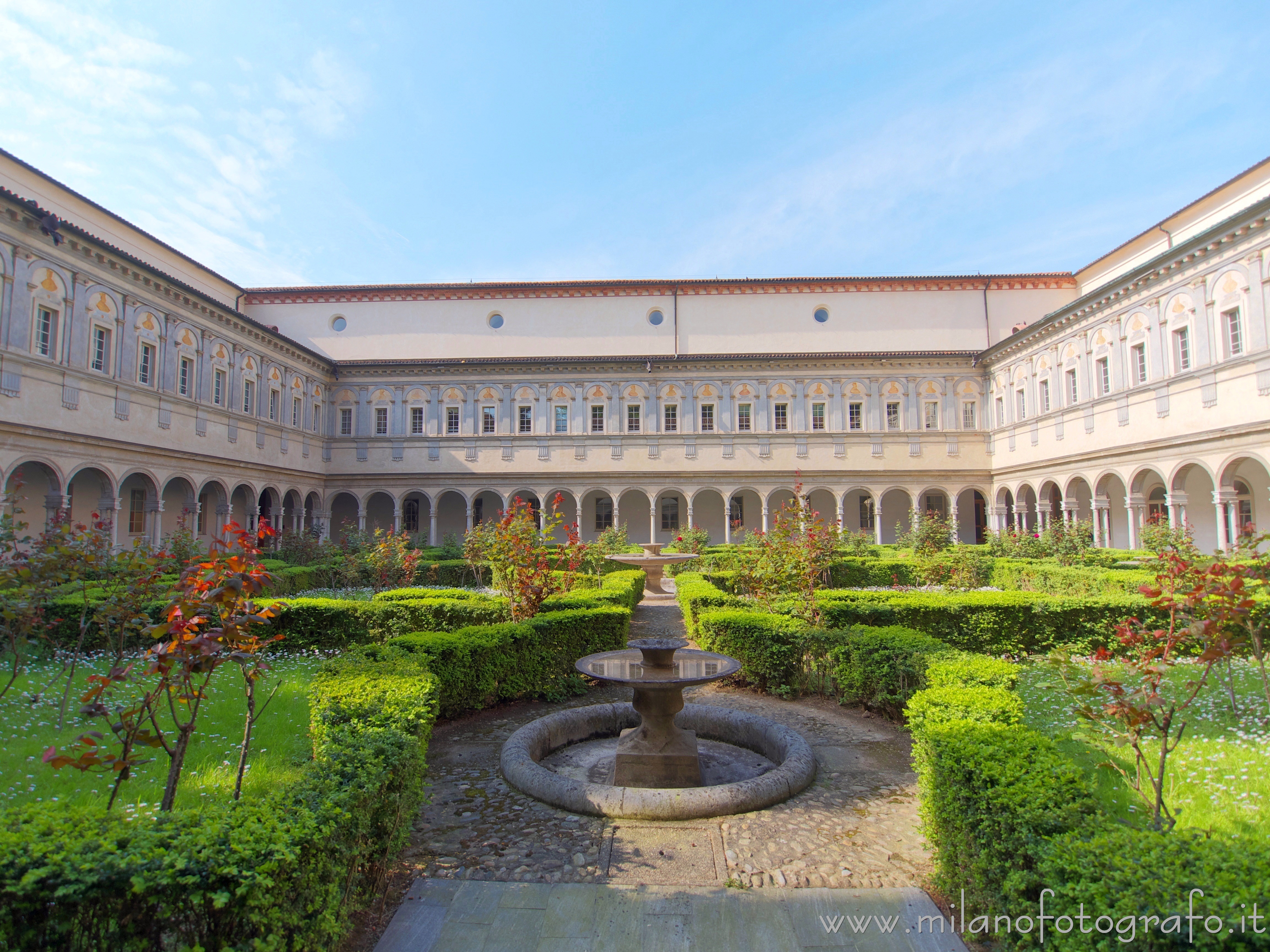 Milano - Chiostri di San Simpliciano - Chiostro delle Due Colonne